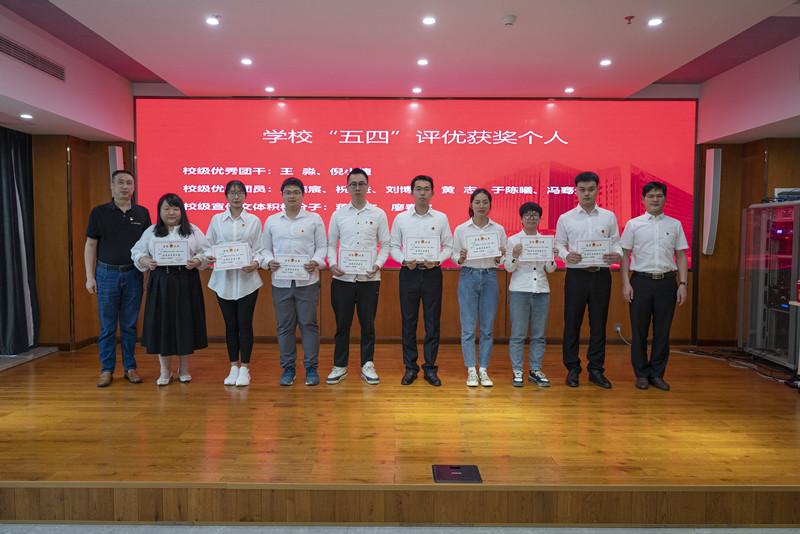 5.為學(xué)?！拔逅摹痹u優(yōu)先進(jìn)個(gè)人頒獎_副本.jpg