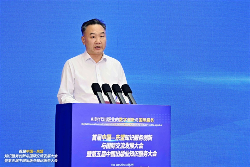 廣西壯族自治區黨委宣傳部副部長(cháng)、新聞出版局和版權局局長(cháng)王曉華致辭.jpg