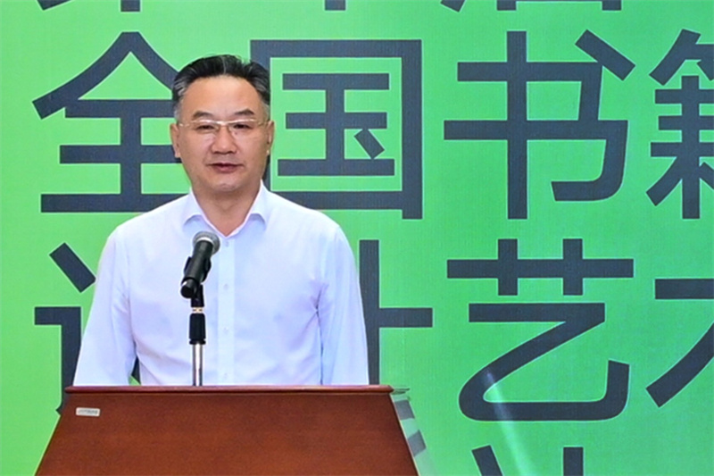 廣西壯族自治區黨委宣傳部副部長(cháng)、廣西壯族自治區新聞出版局（自治區版權局）局長(cháng)王曉華宣布展覽開(kāi)幕.jpg