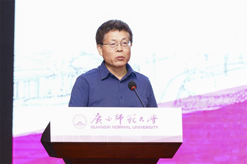 全國出版專(zhuān)業(yè)學(xué)位研究生教育指導委員會(huì )副主任、南京大學(xué)出版研究院常務(wù)副院長(cháng)張志強致辭.jpg