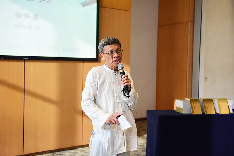 《思考文化醫學(xué)》作者，資深外科醫生、桂林醫學(xué)院解剖教研室老師駱降喜（李顯楊攝）.JPG