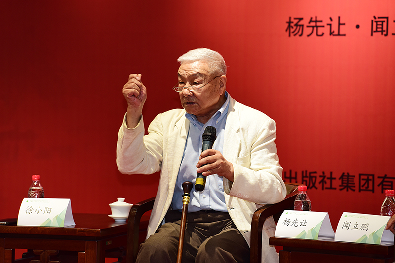 中央美術(shù)學(xué)院教授、徐悲鴻學(xué)生、《徐悲鴻》作者楊先讓談恩師（李顯楊攝）.JPG