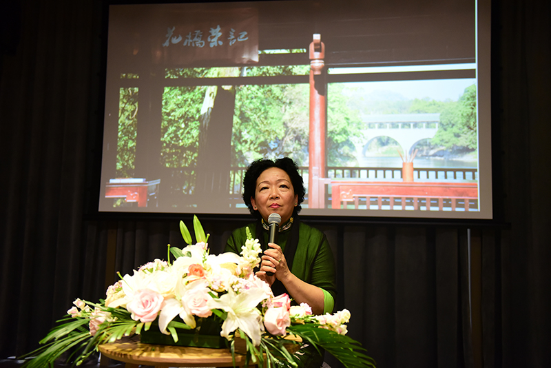 《新三屆致新生》作者之一，廣西師范大學(xué)王枬教授分享《花橋榮記》背后的故事（李顯楊 攝）.jpg