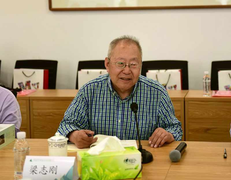 季羨林學(xué)生，北京市教育學(xué)會(huì )文化傳承與創(chuàng  )新教育研究會(huì )顧問(wèn)，曾任國家檔案局中央檔案館司長(cháng)的梁志剛先生發(fā)言（廖茹畫(huà)攝）.jpg