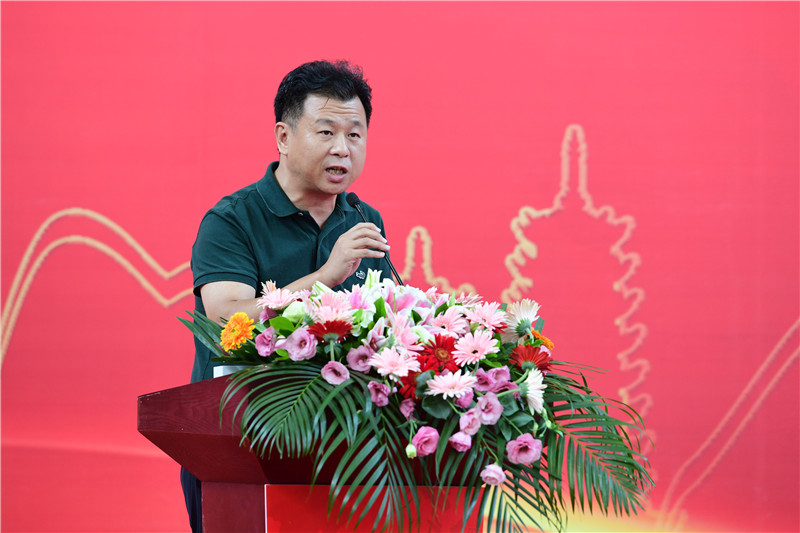 中國美術(shù)發(fā)行專(zhuān)業(yè)委員會(huì )第五屆委員會(huì )副主任委員、福建美術(shù)出版社社長(cháng)兼總編輯郭武致辭 李顯楊 攝.JPG