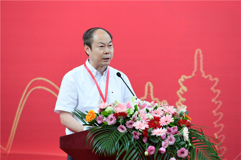 中國出版協(xié)會(huì )常務(wù)理事、陜西師大出版社董事長(cháng)兼社長(cháng)劉東風(fēng)致辭 李顯楊 攝.JPG