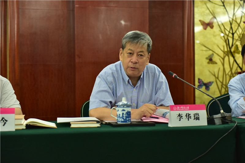 首都師范大學(xué)歷史學(xué)院教授、教育部長(cháng)江學(xué)者特聘教授李華瑞發(fā)言（郭倩 攝）.JPG