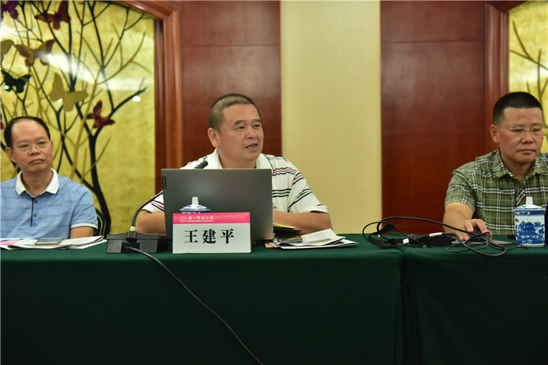 廣西社會(huì )科學(xué)院文化研究所所長(cháng)、研究員王建平發(fā)言（郭倩 攝）.JPG