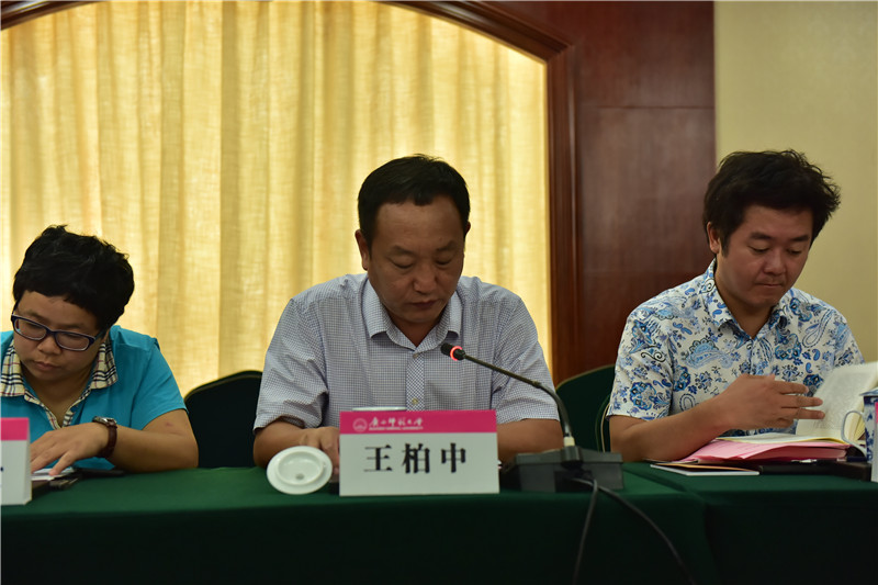 廣西民族大學(xué)社會(huì )與發(fā)展學(xué)院院長(cháng)、教授王柏中發(fā)言（郭倩 攝）.JPG