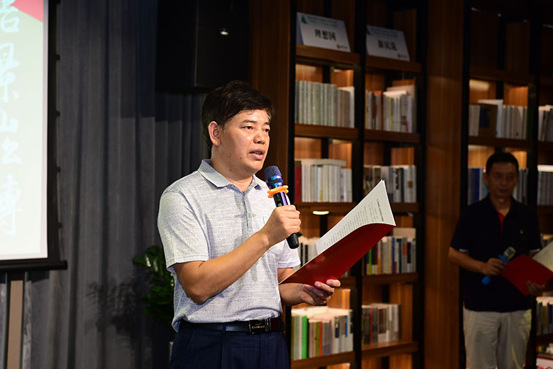 廣西師范大學(xué)校黨委常委、紀委書(shū)記莫坷致辭（李顯楊攝）.JPG