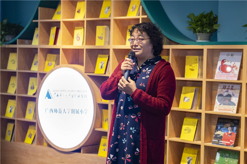 家長(cháng)代表、廣西師范大學(xué)教育學(xué)部教授王彥講話(huà)（李顯楊攝）.jpg