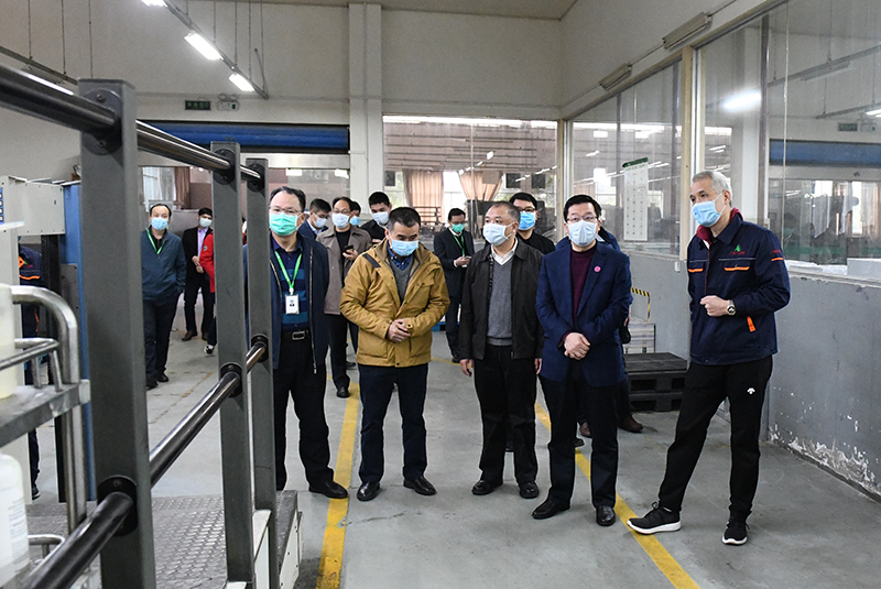 到出版社集團廣大印務(wù)公司印刷車(chē)間、裝訂車(chē)間查看02.jpg