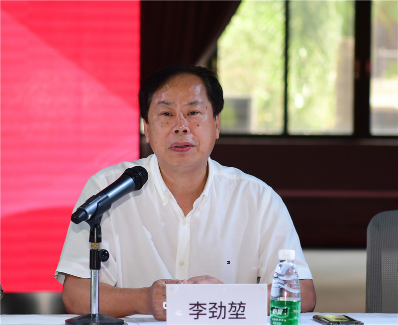 2中國美術(shù)家協(xié)會(huì )副主席、廣東省文聯(lián)主席、廣東省美術(shù)家協(xié)會(huì )主席、廣州美術(shù)學(xué)院院長(cháng)李勁堃致辭（秦念 攝）.JPG
